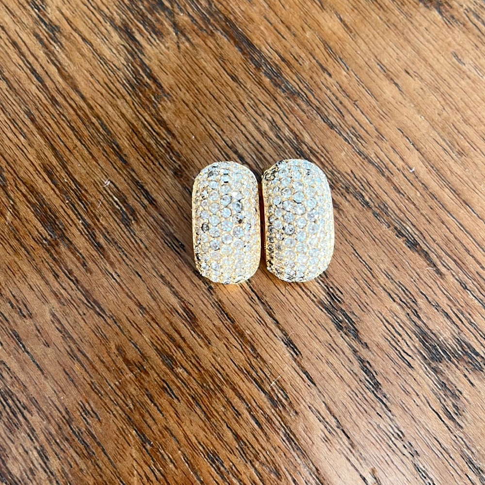 Dior clip earrings 💯 authentic